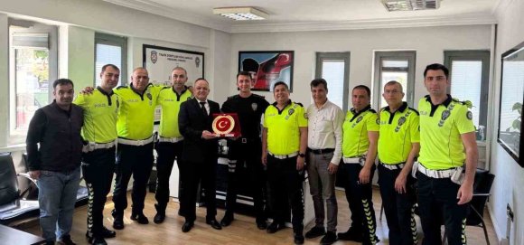 30 YILLIK TRAFİK POLİSİNDEN DUYGULANDIRAN VEDA