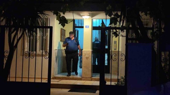 EVDE ÖLÜ BULUNAN 16 YAŞINDAKİ ÇOCUĞUN CENAZESİ TESLİM ALINDI