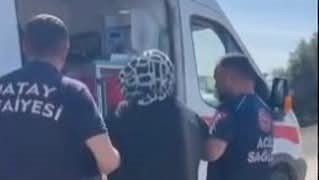 ARSUZ’DA ŞARAMPOLE DEVRİLEN OTOMOBİLİN SÜRÜCÜSÜ YARALANDI