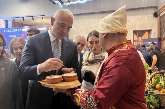 BAKAN ERSOY: "TURİSTLER ARTIK GASTRONOMİ İÇİN ROTA BELİRLİYOR"