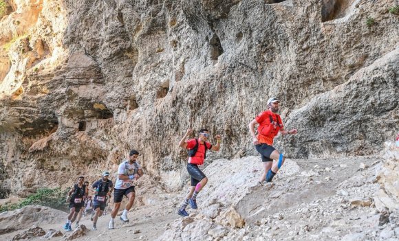 MERSİN’DE ULTRA MARATON HEYECANI: SPORCULAR ANTİK KENTLER ARASINDA YARIŞTI