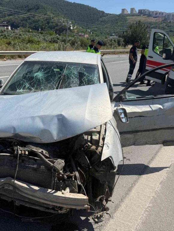 İSKENDERUN’DA TRAFİK KAZASI: 1 YARALI