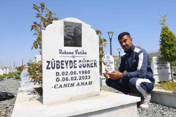 DEPREM MEZARLIĞINDA BURUK ANNELER GÜNÜ