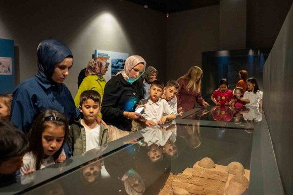 MEZİTLİ’DE ANNE ÇOCUK ETKİNLİĞİ YÜZLERİ GÜLDÜRDÜ