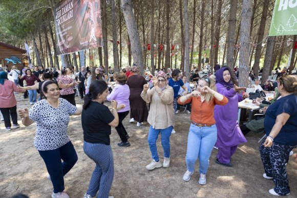 MERSİN’DE ANNELER GÜNÜ ŞENLİK HAVASINDA GEÇTİ