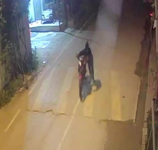 ÇALINAN MOTOSİKLETİNİN PEŞİNE DÜŞTÜ, HIRSIZLARA YETİŞEMEDİ