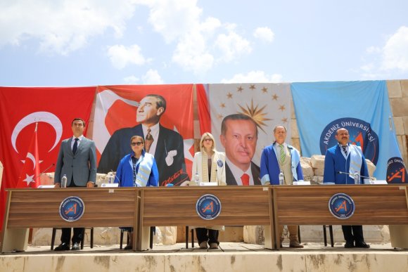 AKDENİZ ÜNİVERSİTESİ SENATOSU, ANTİK DÜNYANIN BİNLERCE YIL ÖNCESİNDEKİ MECLİSİNDE TOPLANDI