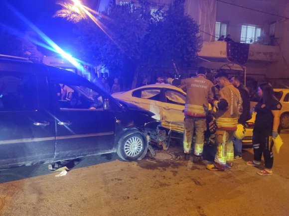 İSKENDERUN’DA TRAFİK KAZASI: 4 YARALI