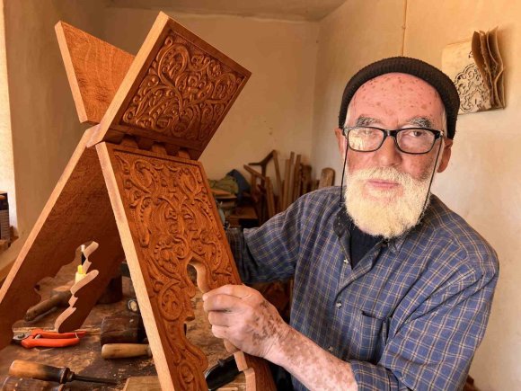 TESCİLLİ MARAŞ RAHLELERİ USTALARIN ELLERİNDE GELECEĞE TAŞINIYOR