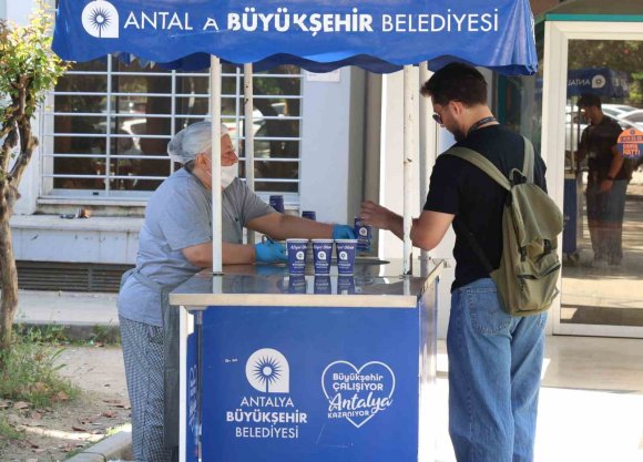 BÜYÜKŞEHİR’DEN ÜNİVERSİTE ÖĞRENCİLERİNE FİNAL HAFTASI BOYUNCA SICAK ÇORBA İKRAMI