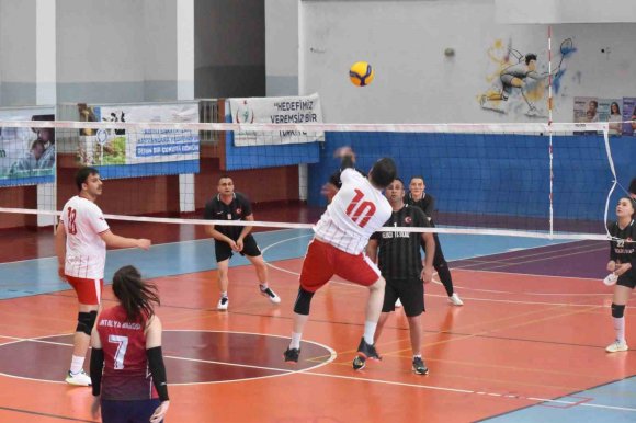 SAĞLIK ÇALIŞANLARI, SAĞLIK İÇİN FİLEDE BULUŞUYOR