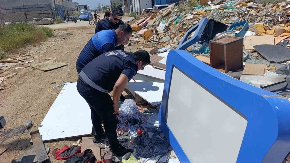 BOŞ ARAZİYE DÖKÜLEN ÇÖPLERİN SEBEP OLDUĞU YANGIN KORKUTTU
