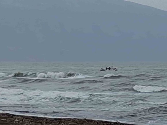 DENİZDE KORKU DOLU ANLAR: 4 GENÇ BOĞULMA TEHLİKESİ GEÇİRDİ