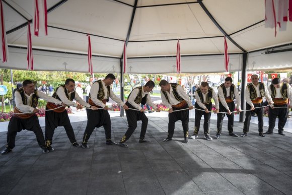MERSİN’DE ENGELLİLER HAFTASINDA 60 VATANDAŞA AKÜLÜ SANDALYE DESTEĞİ