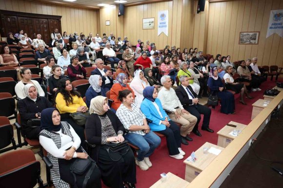 AKDENİZ’DE ’ÖZEL GEREKSİNİMLİ BİREYLER VE EV YAŞAMI’ PANELİ DÜZENLENDİ