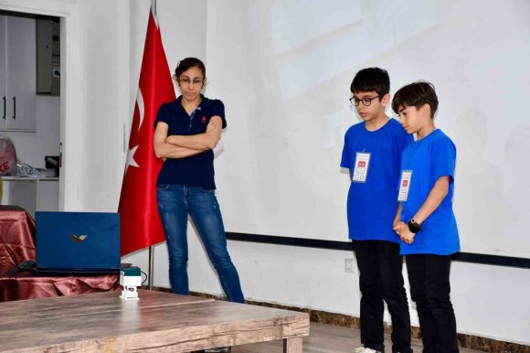 SİLİFKE’DE ’ORTAOKULLAR ARASI OTTO ROBOT DANS ŞENLİĞİ’ DÜZENLENDİ