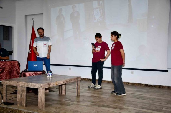 SİLİFKE’DE ’ORTAOKULLAR ARASI OTTO ROBOT DANS ŞENLİĞİ’ DÜZENLENDİ