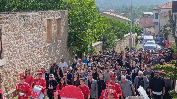 KOZAN’DA GENÇLİK HAFTASI KAPSAMINDA GENÇLER ŞEHİTLİKTE DUA ETTİ