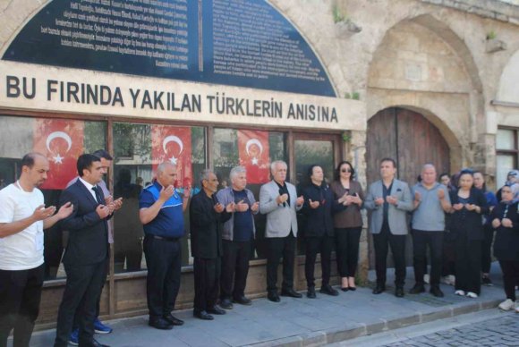 KOZAN’DA GENÇLİK HAFTASI KAPSAMINDA GENÇLER ŞEHİTLİKTE DUA ETTİ