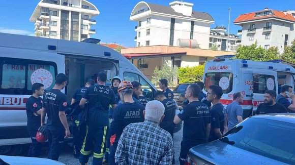 ALANYA’DA EVİN ASMA TAVANI ÇÖKTÜ: 2 YARALI