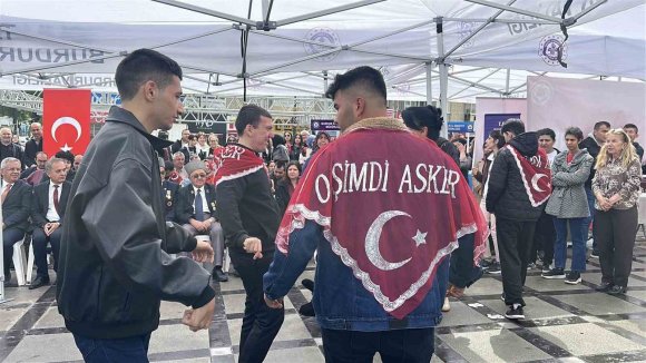 BURDUR’DA 16 ENGELLİ GENÇ TEMSİLİ ASKERLİK GÖREVİ İÇİN KIŞLAYA UĞURLANDI
