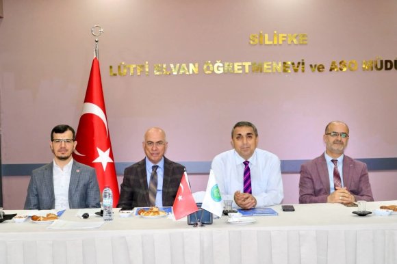 SİLİFKE’DE İLÇE MÜFTÜLERİ TOPLANTISI GERÇEKLEŞTİRİLDİ