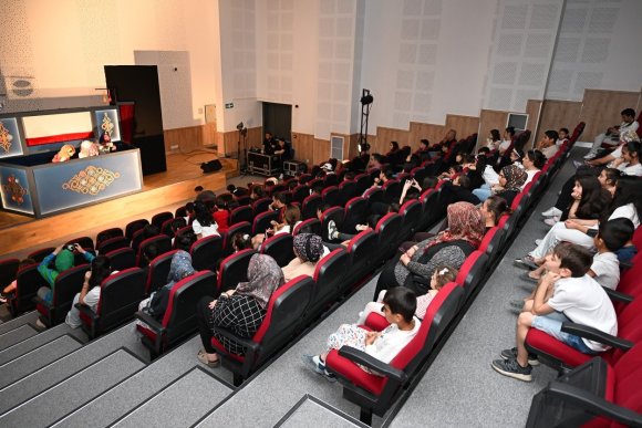 MERSİN BÜYÜKŞEHİR BELEDİYESİNDEN ÇOCUKLARA KUKLALI TİYATRO SÜRPRİZİ