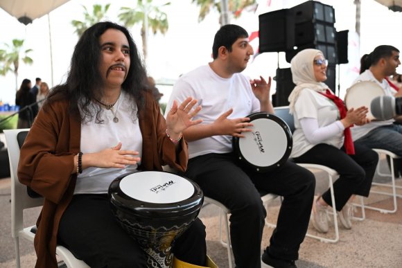 MERSİN’DE ENGELLER SANAT VE MÜZİKLE AŞILDI