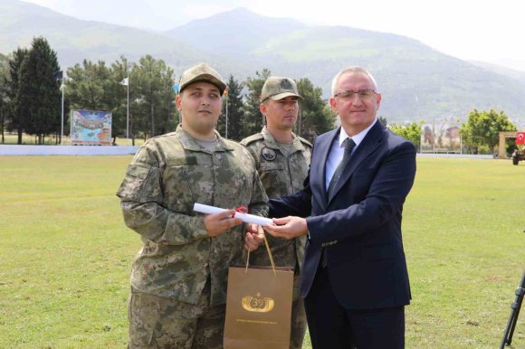 İSKENDERUN’DA ENGELLİ BİREYLER TEMSİLİ ASKERLİK TÖRENİNDE YEMİN ETTİ