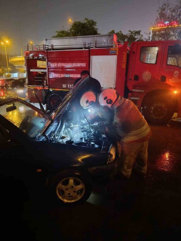 İSKENDERUN’DA ARAÇ YANGINI