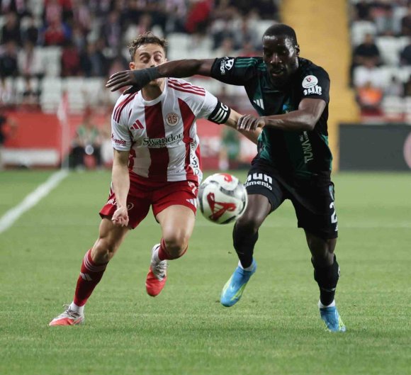 TRENDYOL SÜPER LİG: ANTALYASPOR: 0 - KOCAELİSPOR: 0 (İLK YARI)