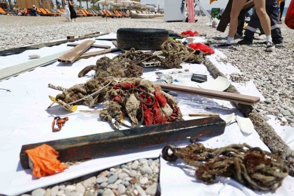 ANTALYA’DA 4 ETAPTAN OLUŞAN DENİZ DİBİ TEMİZLİĞİNDE YAKLAŞIK 20 TON ATIK ÇIKARTILDI