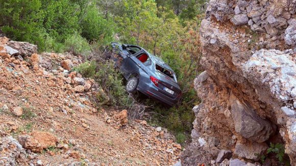 OTOMOBİL ŞARAMPOLE YUVARLANDI:3’Ü ÇOCUK 5 KİŞİ YARALANDI
