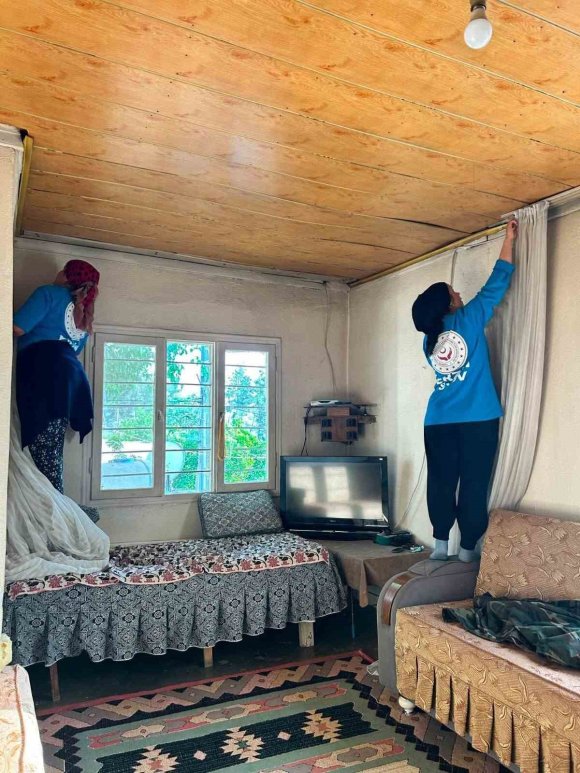 ERZİN’DE YAŞLI VE ENGELLİ VATANDAŞLARA EVDE TEMİZLİK VE VEFA DESTEĞİ