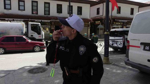 15 YILDIR EVİNDE POLİS ÜNİFORMASIYLA GEZEN MERT’İN POLİS OLMA HAYALİ GERÇEK OLDU
