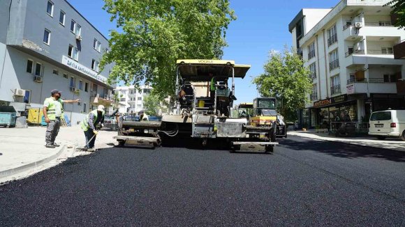 KAHRAMANMARAŞ’TA YOLLAR ASFALTLANIYOR