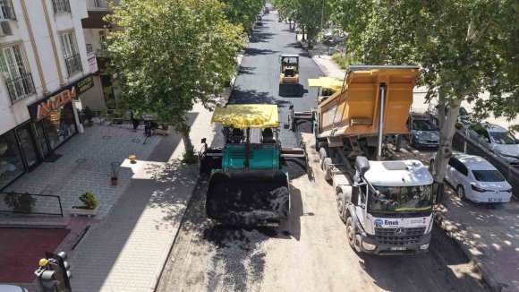 KAHRAMANMARAŞ’TA YOLLAR ASFALTLANIYOR