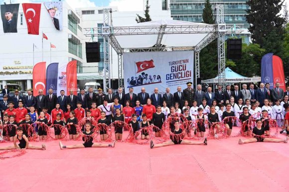 KAHRAMANMARAŞ’TA ATATÜRK’Ü ANMA, GENÇLİK VE SPOR BAYRAMI COŞKUYLA KUTLANDI