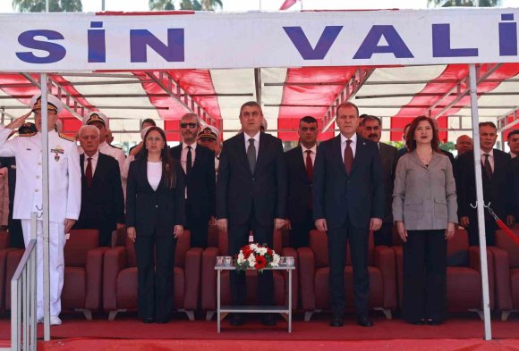 MERSİN’DE GENÇLİK BAYRAMI RENKLİ GÖSTERİLERLE KUTLANDI