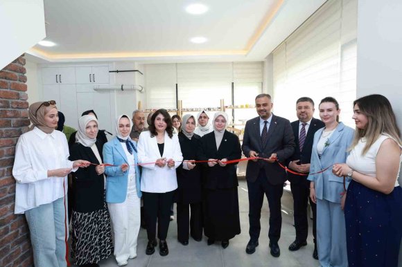 KADIN EMEĞİ SERAMİK ATÖLYESİ’NİN ESERLERİ GÖRÜCÜYE ÇIKTI