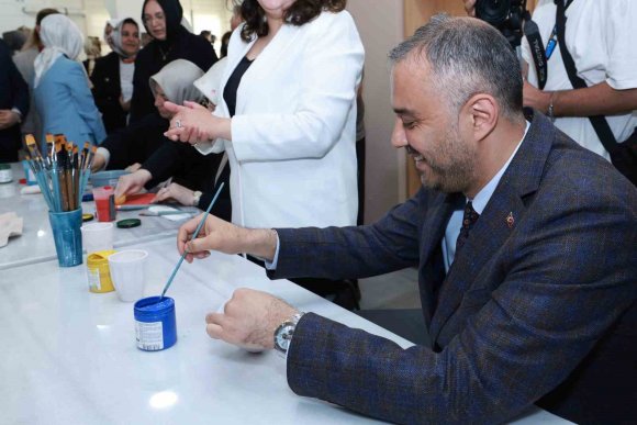 KADIN EMEĞİ SERAMİK ATÖLYESİ’NİN ESERLERİ GÖRÜCÜYE ÇIKTI