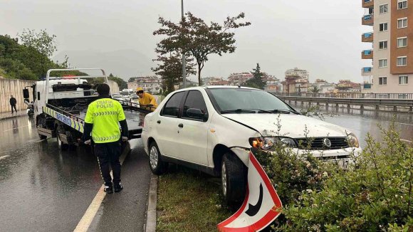 ALANYA’DA KONTROLDEN ÇIKAN OTOMOBİL REFÜJE ÇIKTI