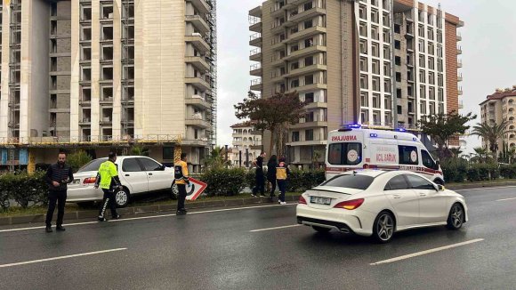 ALANYA’DA KONTROLDEN ÇIKAN OTOMOBİL REFÜJE ÇIKTI