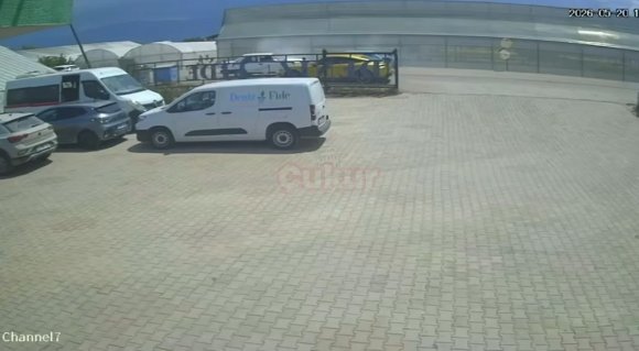 ANTALYA’DA İKİ TOFAŞ KAFA KAFAYA ÇARPIŞTI: 4 YARALI