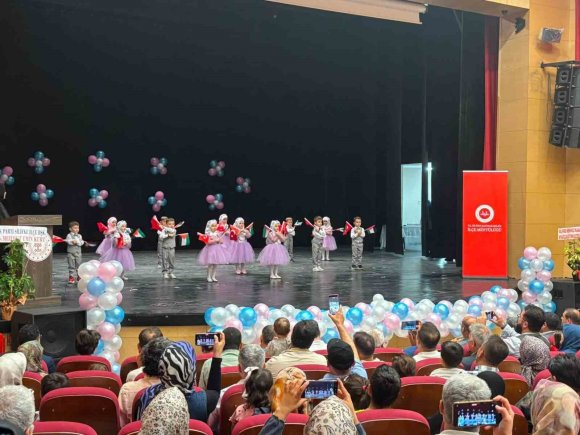 MERSİN’DE MİNİKLERİN SAHNE PERFORMANSI İLGİYLE İZLENDİ