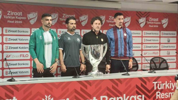 FATİH TEKKE: "YARIN TAKIM OLARAK EN GÜÇLÜ VE EN İSTEKLİ HALİMİZLE SAHADA OLACAĞIZ"