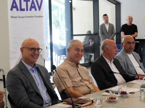 BAŞKAN ÖZÇELİK: "BÖLGEMİZİN YAŞANANLARDAN EN AZ ETKİYLE ÇIKMASI İÇİN ÇALIŞACAĞIZ"