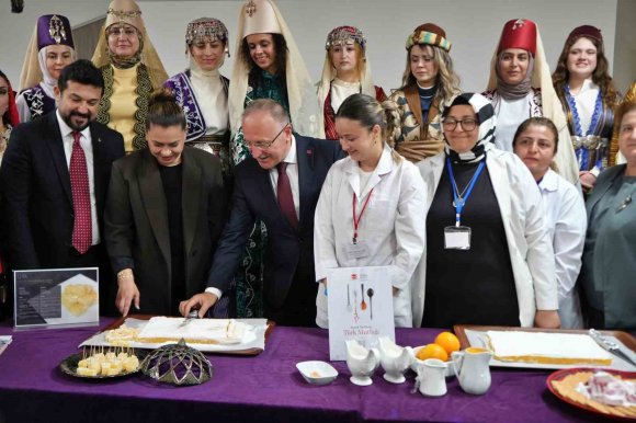 FİNİKE PORTAKALLI LOKUM ANTALYA’DA VATANDAŞLARLA BULUŞTU