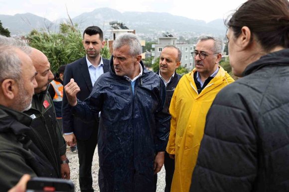 BAŞKAN ÖNTÜRK, YAĞIŞTAN ETKİLENEN BÖLGELERDE İNCELEMELERDE BULUNDU
