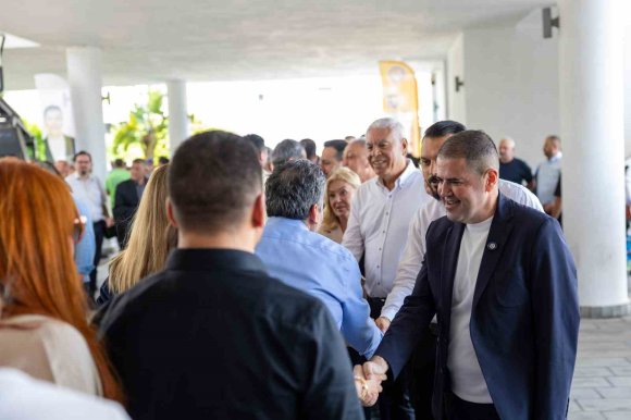 MEZİTLİ’DE BAŞKAN TUNCER PERSONELLE BAYRAMLAŞTI